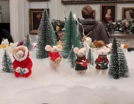 Carol singing mice